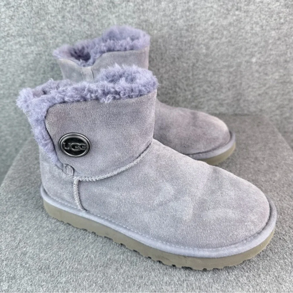 UGG Lavender Haze Metal Snap Short Suede Boots‎ Size 7 Rare
